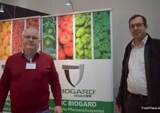 Rolf Schröder and a colleague from CBC (Europe) GmbH. The CBC Group offers products in the categories Biogard, Chemicals, Optics & Video, Medical, Toner.